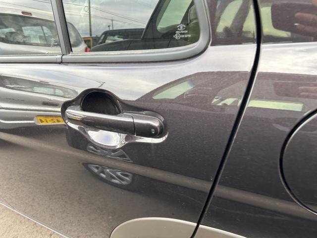 アルトラパン Ｇ　届出済未使用車　シートヒーター　アイドリングストップ　衝突被害軽減ブレーキ　レーンアシスト　横滑り防止装置　クリアランスソナー　プッシュスタート　スマートキー　エアコン　オートライト　電動格納ミラー（17枚目）