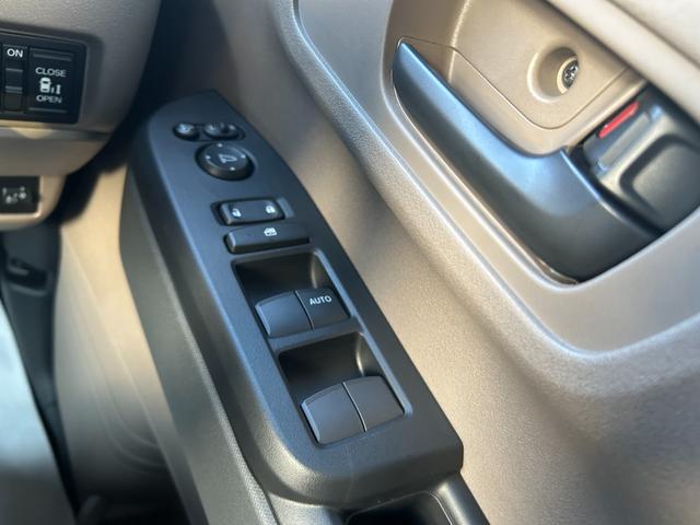 N-BOXジョイ 届出済未使用車 両側電動スライドドア シートヒーター 衝突被害軽減ブレーキ アイドリングストップ 横滑り防止装置 クルーズコントロール プッシュスタート スマートキー オートエアコン オートライト(40枚目)