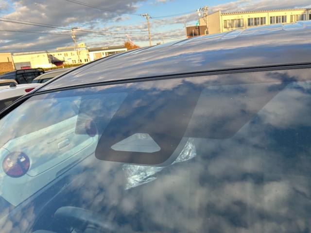 シエンタ ハイブリッドＸ　登録済未使用車　片側電動スライドドア　クルーズコントロール　衝突被害軽減ブレーキ　横滑り防止装置　プッシュスタート　スマートキー　オートエアコン　オートライト　３列シート　電動格納ミラー（6枚目）