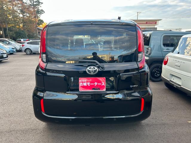 シエンタ ハイブリッドＸ　登録済未使用車　片側電動スライドドア　クルーズコントロール　衝突被害軽減ブレーキ　横滑り防止装置　プッシュスタート　スマートキー　オートエアコン　オートライト　３列シート　電動格納ミラー（8枚目）