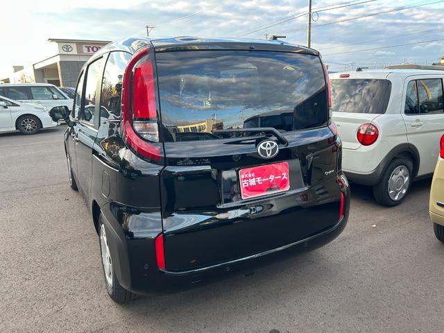 シエンタ ハイブリッドＸ　登録済未使用車　片側電動スライドドア　クルーズコントロール　衝突被害軽減ブレーキ　横滑り防止装置　プッシュスタート　スマートキー　オートエアコン　オートライト　３列シート　電動格納ミラー（9枚目）