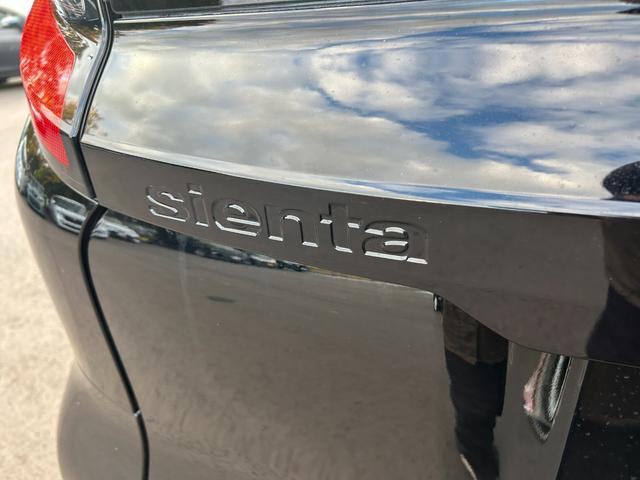 シエンタ ハイブリッドＸ　登録済未使用車　片側電動スライドドア　クルーズコントロール　衝突被害軽減ブレーキ　横滑り防止装置　プッシュスタート　スマートキー　オートエアコン　オートライト　３列シート　電動格納ミラー（11枚目）