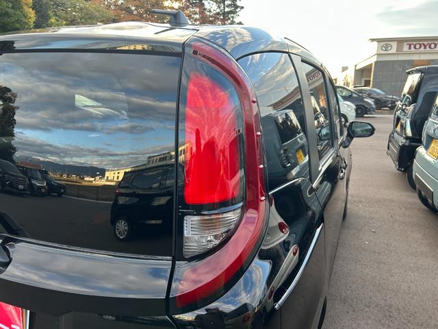 シエンタ ハイブリッドＸ　登録済未使用車　片側電動スライドドア　クルーズコントロール　衝突被害軽減ブレーキ　横滑り防止装置　プッシュスタート　スマートキー　オートエアコン　オートライト　３列シート　電動格納ミラー（12枚目）