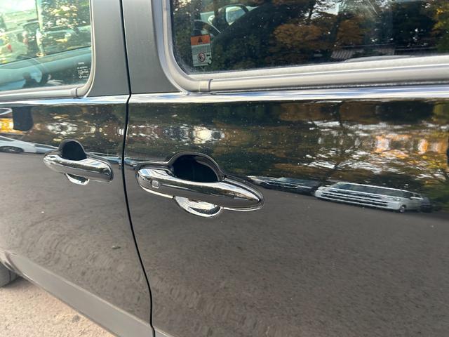 シエンタ ハイブリッドＸ　登録済未使用車　片側電動スライドドア　クルーズコントロール　衝突被害軽減ブレーキ　横滑り防止装置　プッシュスタート　スマートキー　オートエアコン　オートライト　３列シート　電動格納ミラー（17枚目）