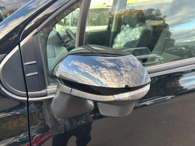 シエンタ ハイブリッドＸ　登録済未使用車　片側電動スライドドア　クルーズコントロール　衝突被害軽減ブレーキ　横滑り防止装置　プッシュスタート　スマートキー　オートエアコン　オートライト　３列シート　電動格納ミラー（20枚目）