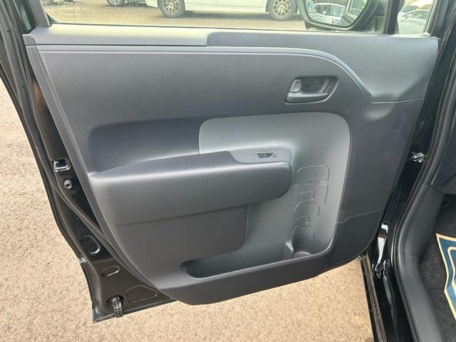 シエンタ ハイブリッドＸ　登録済未使用車　片側電動スライドドア　クルーズコントロール　衝突被害軽減ブレーキ　横滑り防止装置　プッシュスタート　スマートキー　オートエアコン　オートライト　３列シート　電動格納ミラー（22枚目）