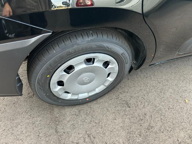 シエンタ ハイブリッドＸ　登録済未使用車　片側電動スライドドア　クルーズコントロール　衝突被害軽減ブレーキ　横滑り防止装置　プッシュスタート　スマートキー　オートエアコン　オートライト　３列シート　電動格納ミラー（23枚目）