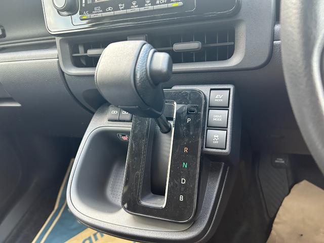 シエンタ ハイブリッドＸ　登録済未使用車　片側電動スライドドア　クルーズコントロール　衝突被害軽減ブレーキ　横滑り防止装置　プッシュスタート　スマートキー　オートエアコン　オートライト　３列シート　電動格納ミラー（32枚目）