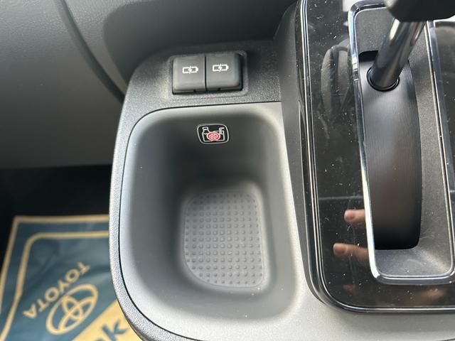 シエンタ ハイブリッドＸ　登録済未使用車　片側電動スライドドア　クルーズコントロール　衝突被害軽減ブレーキ　横滑り防止装置　プッシュスタート　スマートキー　オートエアコン　オートライト　３列シート　電動格納ミラー（33枚目）