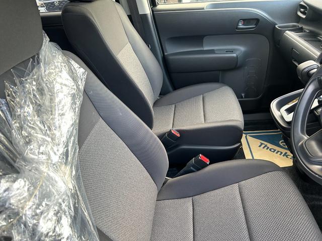 シエンタ ハイブリッドＸ　登録済未使用車　片側電動スライドドア　クルーズコントロール　衝突被害軽減ブレーキ　横滑り防止装置　プッシュスタート　スマートキー　オートエアコン　オートライト　３列シート　電動格納ミラー（43枚目）