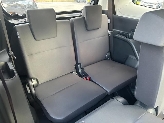 シエンタ ハイブリッドＸ　登録済未使用車　片側電動スライドドア　クルーズコントロール　衝突被害軽減ブレーキ　横滑り防止装置　プッシュスタート　スマートキー　オートエアコン　オートライト　３列シート　電動格納ミラー（47枚目）