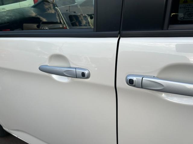 ルーミー カスタムG 両側電動スライドドア シートヒーター アルミホイール 衝突被害軽減ブレーキ アイドリングストップ クリアランスソナー オートエアコン オートライト プッシュスタート スマートキー 電動格納ミラー(19枚目)