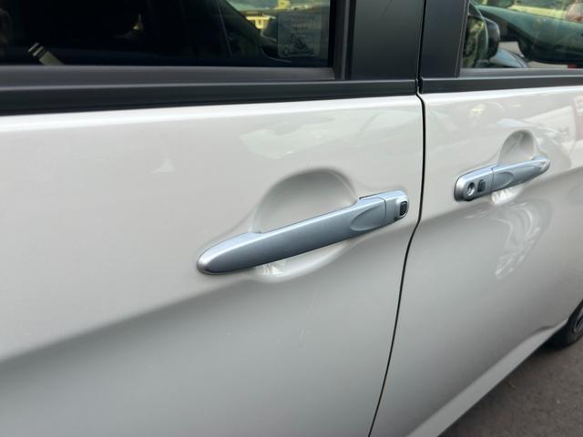 ルーミー カスタムG 両側電動スライドドア シートヒーター アルミホイール 衝突被害軽減ブレーキ アイドリングストップ クリアランスソナー オートエアコン オートライト プッシュスタート スマートキー 電動格納ミラー(25枚目)