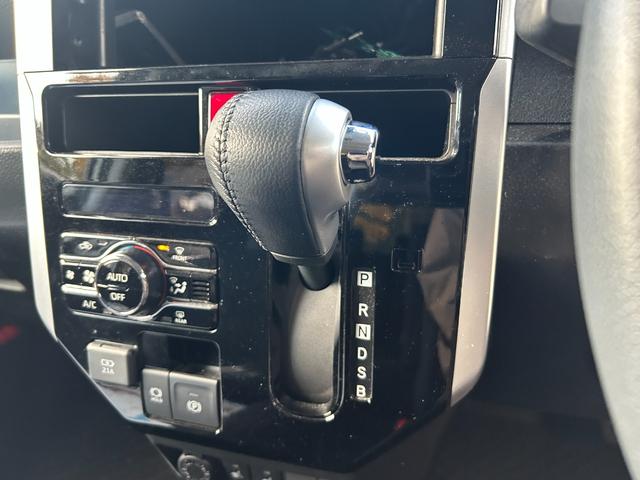 ルーミー カスタムG 両側電動スライドドア シートヒーター アルミホイール 衝突被害軽減ブレーキ アイドリングストップ クリアランスソナー オートエアコン オートライト プッシュスタート スマートキー 電動格納ミラー(32枚目)