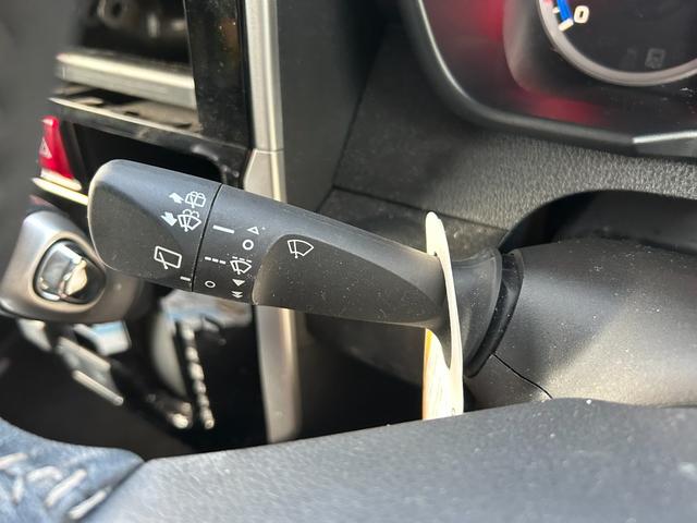 ルーミー カスタムG 両側電動スライドドア シートヒーター アルミホイール 衝突被害軽減ブレーキ アイドリングストップ クリアランスソナー オートエアコン オートライト プッシュスタート スマートキー 電動格納ミラー(37枚目)