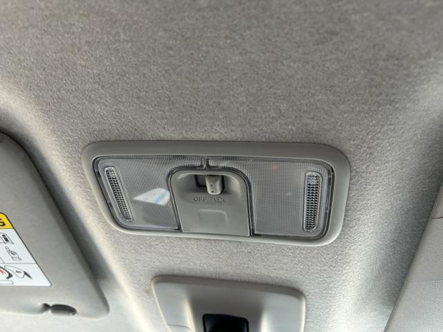 ルーミー カスタムG 両側電動スライドドア シートヒーター アルミホイール 衝突被害軽減ブレーキ アイドリングストップ クリアランスソナー オートエアコン オートライト プッシュスタート スマートキー 電動格納ミラー(40枚目)