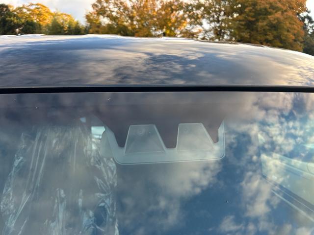 ハイゼットトラック ジャンボエクストラ　４ＷＤ　届出済未使用車　衝突被害軽減ブレーキ　アイドリングストップ　横滑り防止装置　クリアランスソナー　エアコン　オートライト　プッシュスタート　スマートキー　電動格納ミラー　パワーウィンドウ（9枚目）