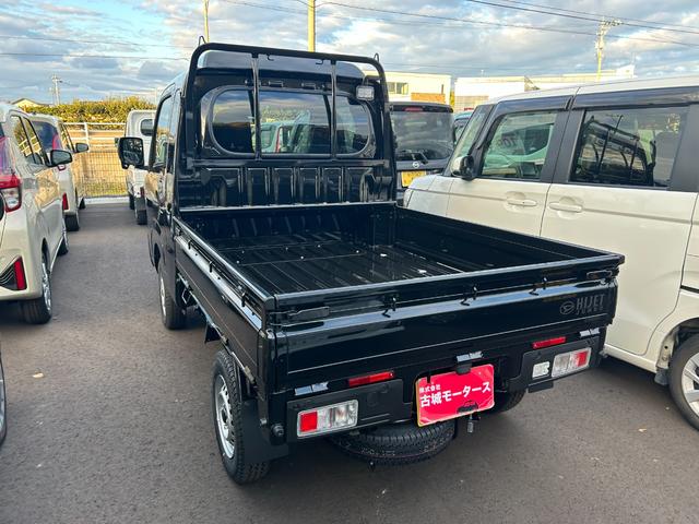 ハイゼットトラック ジャンボエクストラ　４ＷＤ　届出済未使用車　衝突被害軽減ブレーキ　アイドリングストップ　横滑り防止装置　クリアランスソナー　エアコン　オートライト　プッシュスタート　スマートキー　電動格納ミラー　パワーウィンドウ（12枚目）