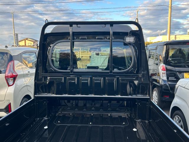 ハイゼットトラック ジャンボエクストラ　４ＷＤ　届出済未使用車　衝突被害軽減ブレーキ　アイドリングストップ　横滑り防止装置　クリアランスソナー　エアコン　オートライト　プッシュスタート　スマートキー　電動格納ミラー　パワーウィンドウ（17枚目）