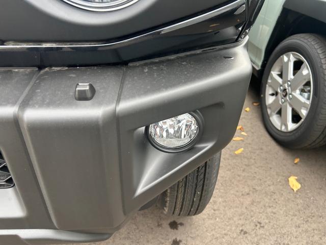 ジムニー ＸＣ　ＭＴ　届出済未使用　シートヒーター　アルミホイール　衝突被害軽減ブレーキ　アイドリングストップ　クルーズコントロール　クリアランスソナー　レーンアシスト　オートエアコン　オートライト　プッシュスタート（6枚目）