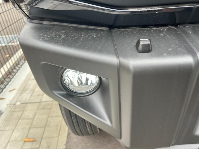 ジムニー ＸＣ　ＭＴ　届出済未使用　シートヒーター　アルミホイール　衝突被害軽減ブレーキ　アイドリングストップ　クルーズコントロール　クリアランスソナー　レーンアシスト　オートエアコン　オートライト　プッシュスタート（7枚目）