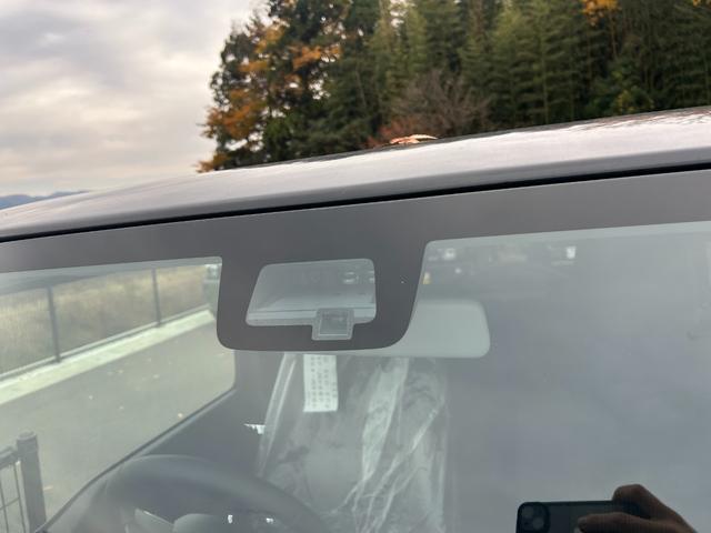 ジムニー ＸＣ　ＭＴ　届出済未使用　シートヒーター　アルミホイール　衝突被害軽減ブレーキ　アイドリングストップ　クルーズコントロール　クリアランスソナー　レーンアシスト　オートエアコン　オートライト　プッシュスタート（8枚目）