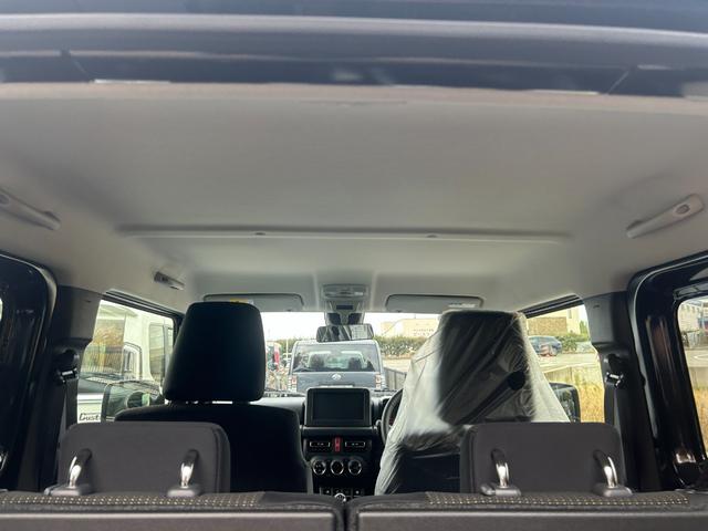 ジムニー ＸＣ　ＭＴ　届出済未使用　シートヒーター　アルミホイール　衝突被害軽減ブレーキ　アイドリングストップ　クルーズコントロール　クリアランスソナー　レーンアシスト　オートエアコン　オートライト　プッシュスタート（17枚目）