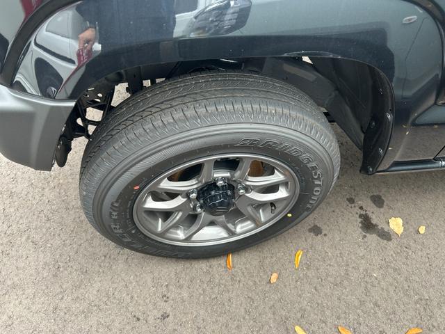 ジムニー ＸＣ　ＭＴ　届出済未使用　シートヒーター　アルミホイール　衝突被害軽減ブレーキ　アイドリングストップ　クルーズコントロール　クリアランスソナー　レーンアシスト　オートエアコン　オートライト　プッシュスタート（19枚目）