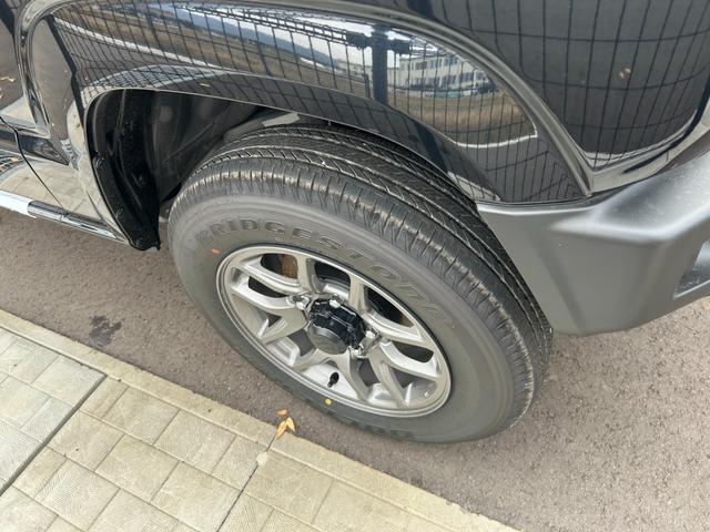 ジムニー ＸＣ　ＭＴ　届出済未使用　シートヒーター　アルミホイール　衝突被害軽減ブレーキ　アイドリングストップ　クルーズコントロール　クリアランスソナー　レーンアシスト　オートエアコン　オートライト　プッシュスタート（21枚目）