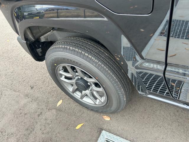 ジムニー ＸＣ　ＭＴ　届出済未使用　シートヒーター　アルミホイール　衝突被害軽減ブレーキ　アイドリングストップ　クルーズコントロール　クリアランスソナー　レーンアシスト　オートエアコン　オートライト　プッシュスタート（24枚目）