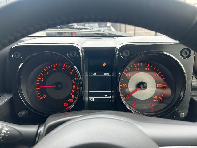 ジムニー ＸＣ　ＭＴ　届出済未使用　シートヒーター　アルミホイール　衝突被害軽減ブレーキ　アイドリングストップ　クルーズコントロール　クリアランスソナー　レーンアシスト　オートエアコン　オートライト　プッシュスタート（25枚目）