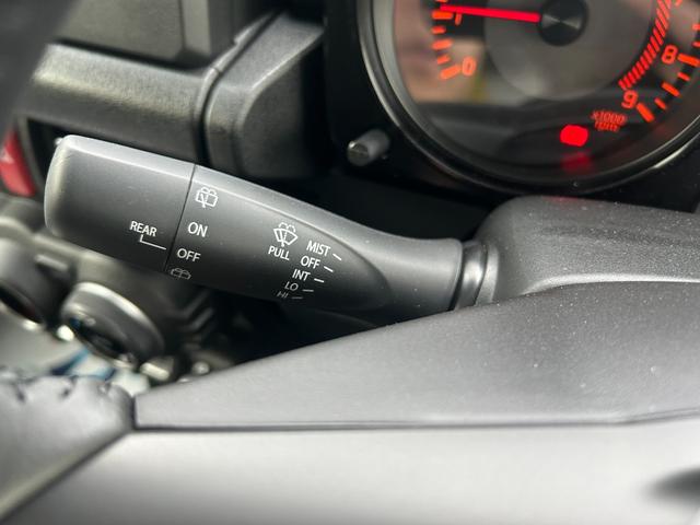 ジムニー ＸＣ　ＭＴ　届出済未使用　シートヒーター　アルミホイール　衝突被害軽減ブレーキ　アイドリングストップ　クルーズコントロール　クリアランスソナー　レーンアシスト　オートエアコン　オートライト　プッシュスタート（36枚目）