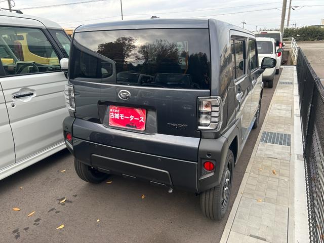 タフト Ｘ　届出済未使用車　バックカメラ　衝突被害軽減ブレーキ　アイドリングストップ　クリアランスソナー　横滑り防止装置　盗難防止システム　オートエアコン　オートライト　プッシュスタート　スマートキー　サンルーフ（9枚目）