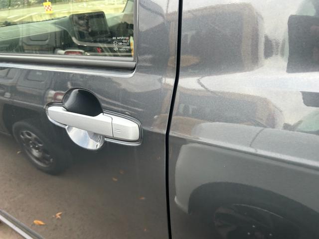 タフト Ｘ　届出済未使用車　バックカメラ　衝突被害軽減ブレーキ　アイドリングストップ　クリアランスソナー　横滑り防止装置　盗難防止システム　オートエアコン　オートライト　プッシュスタート　スマートキー　サンルーフ（21枚目）