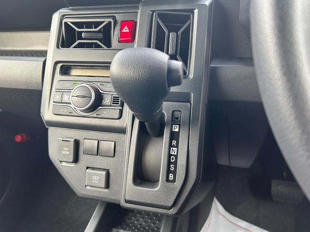 タフト Ｘ　届出済未使用車　バックカメラ　衝突被害軽減ブレーキ　アイドリングストップ　クリアランスソナー　横滑り防止装置　盗難防止システム　オートエアコン　オートライト　プッシュスタート　スマートキー　サンルーフ（35枚目）