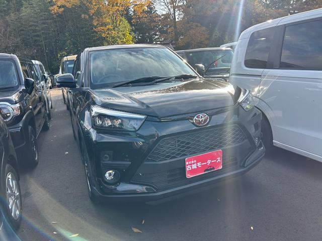 ライズ Ｘ　Ｓ　４ＷＤ　ディスプレイオーディオ　シートヒーター　衝突被害軽減ブレーキ　アイドリングストップ　横滑り防止装置　クリアランスソナー　盗難防止システム　バックカメラ　エアコン　オートライト　プッシュスタート（3枚目）