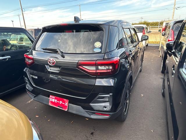 ライズ Ｘ　Ｓ　４ＷＤ　ディスプレイオーディオ　シートヒーター　衝突被害軽減ブレーキ　アイドリングストップ　横滑り防止装置　クリアランスソナー　盗難防止システム　バックカメラ　エアコン　オートライト　プッシュスタート（6枚目）