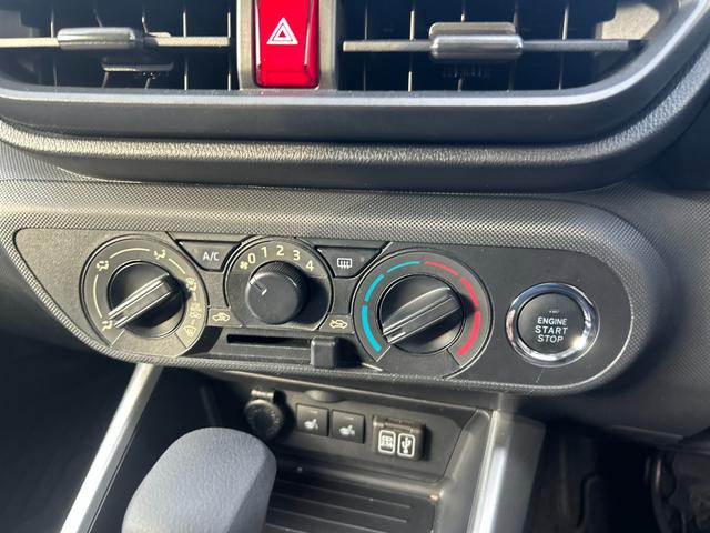 ライズ Ｘ　Ｓ　４ＷＤ　ディスプレイオーディオ　シートヒーター　衝突被害軽減ブレーキ　アイドリングストップ　横滑り防止装置　クリアランスソナー　盗難防止システム　バックカメラ　エアコン　オートライト　プッシュスタート（17枚目）