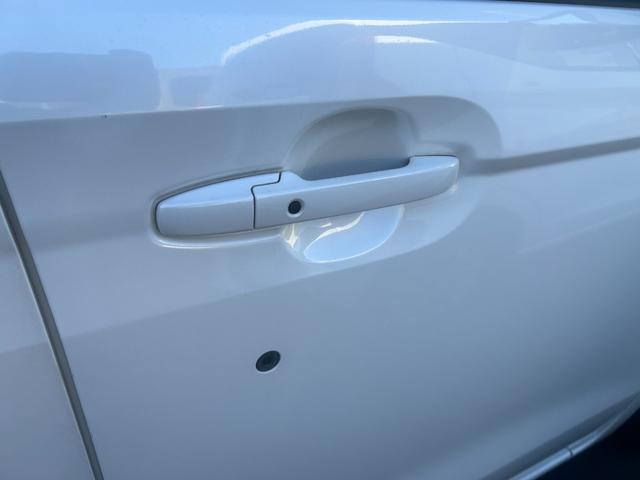 N-BOX L ナビ バックカメラ ETC 衝突被害軽減ブレーキ クルーズコントロール クリアランスソナー 横滑り防止装置 シートヒーター 片側電動スライドドア オートエアコン オートライト プッシュスタート(11枚目)