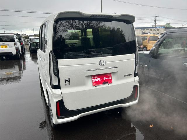 Ｎ－ＢＯＸカスタム ターボ　届出済未使用車　両側電動スライドドア　シートヒーター　アルミホイール　バックカメラ　衝突被害軽減ブレーキ　アイドリングストップ　クルーズコントロール　オートエアコン　オートライト　プッシュスタート（10枚目）