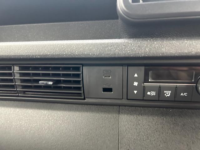 Ｎ－ＢＯＸカスタム ターボ　届出済未使用車　両側電動スライドドア　シートヒーター　アルミホイール　バックカメラ　衝突被害軽減ブレーキ　アイドリングストップ　クルーズコントロール　オートエアコン　オートライト　プッシュスタート（34枚目）