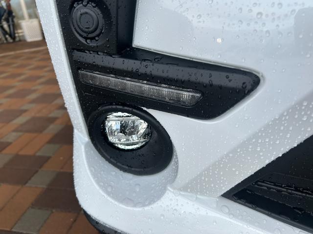 ライズ Z 4WD 登録済未使用車 LEDヘッドランプ アルミホイール シートヒーター 衝突被害軽減ブレーキ アイドリングストップ 横滑り防止装置 クリアランスソナー クルーズコントロール 盗難防止システム(8枚目)