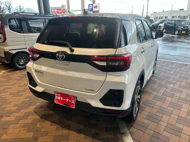 ライズ Z 4WD 登録済未使用車 LEDヘッドランプ アルミホイール シートヒーター 衝突被害軽減ブレーキ アイドリングストップ 横滑り防止装置 クリアランスソナー クルーズコントロール 盗難防止システム(10枚目)