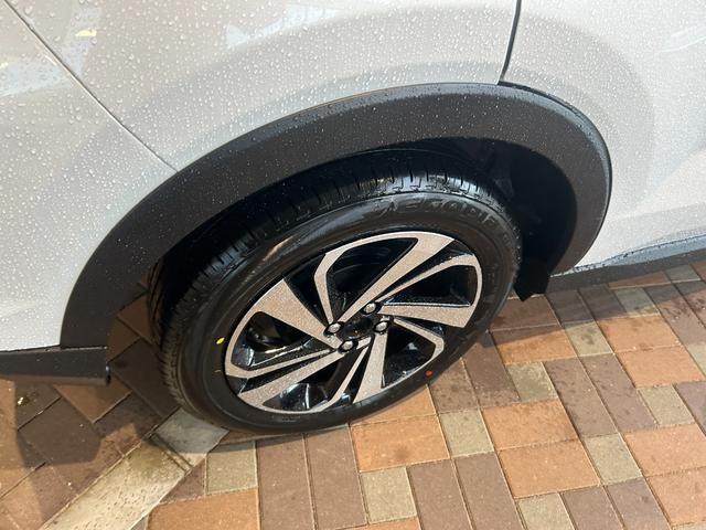 ライズ Z 4WD 登録済未使用車 LEDヘッドランプ アルミホイール シートヒーター 衝突被害軽減ブレーキ アイドリングストップ 横滑り防止装置 クリアランスソナー クルーズコントロール 盗難防止システム(27枚目)