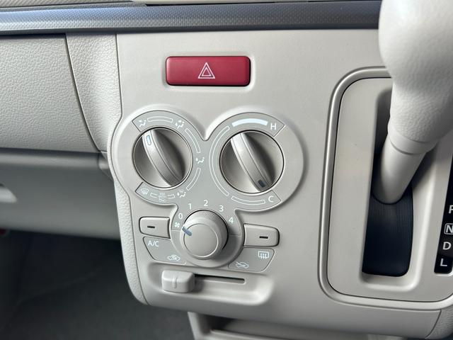 アルトラパン ハイブリッドG 届出済未使用車 シートヒーター 衝突被害軽減ブレーキ アイドリングストップ 横滑り防止装置 クリアランスソナー 盗難防止システム エアコン オートライト プッシュスタート スマートキー 電動格納ミラー(17枚目)