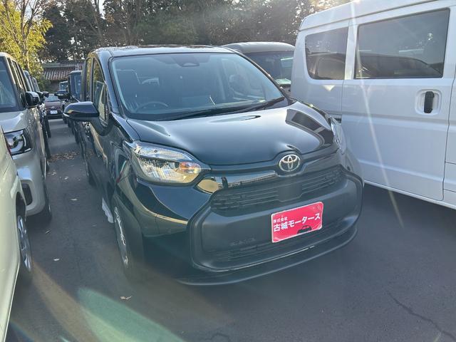 シエンタ ハイブリッドX 登録済未使用車 7人 3列シート ハイブリッド 片側電動スライドドア 衝突被害軽減ブレーキ 横滑り防止装置 オートエアコン オートライト プッシュスタート スマートキー 電動格納ミラー(3枚目)