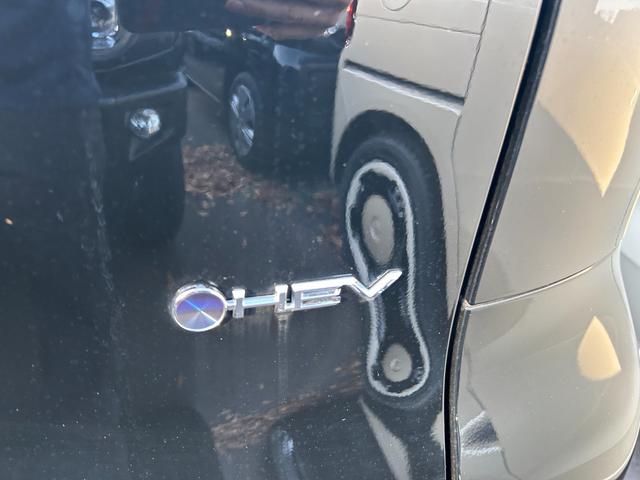 シエンタ ハイブリッドX 登録済未使用車 7人 3列シート ハイブリッド 片側電動スライドドア 衝突被害軽減ブレーキ 横滑り防止装置 オートエアコン オートライト プッシュスタート スマートキー 電動格納ミラー(9枚目)