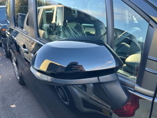 シエンタ ハイブリッドX 登録済未使用車 7人 3列シート ハイブリッド 片側電動スライドドア 衝突被害軽減ブレーキ 横滑り防止装置 オートエアコン オートライト プッシュスタート スマートキー 電動格納ミラー(12枚目)