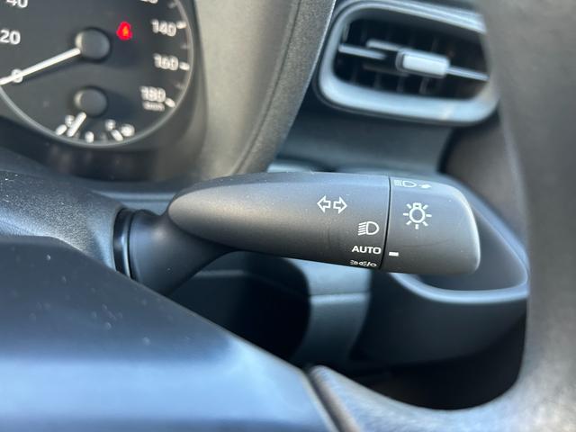 シエンタ ハイブリッドX 登録済未使用車 7人 3列シート ハイブリッド 片側電動スライドドア 衝突被害軽減ブレーキ 横滑り防止装置 オートエアコン オートライト プッシュスタート スマートキー 電動格納ミラー(20枚目)