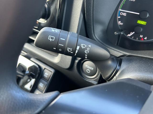 シエンタ ハイブリッドX 登録済未使用車 7人 3列シート ハイブリッド 片側電動スライドドア 衝突被害軽減ブレーキ 横滑り防止装置 オートエアコン オートライト プッシュスタート スマートキー 電動格納ミラー(21枚目)